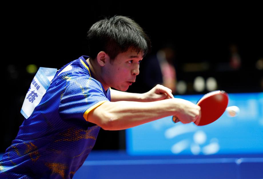 [图]林诗栋4-1赵子豪 晋级十五运会乒乓球男单四强